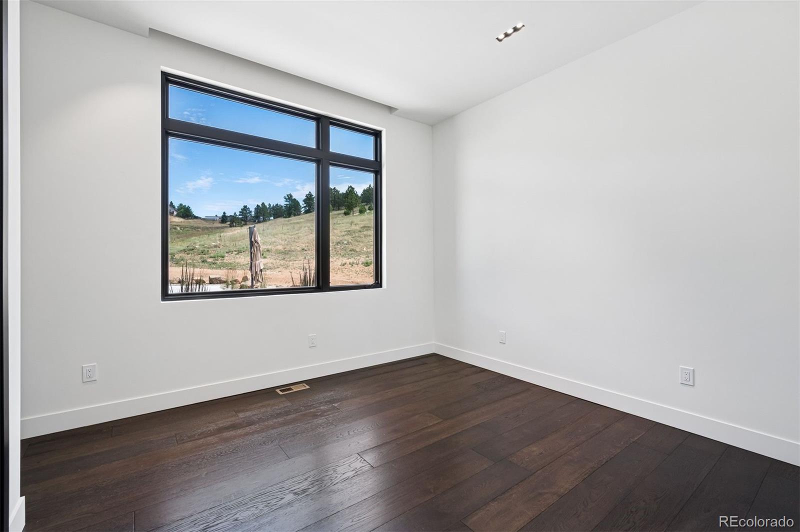 545 Strada Rossa Road