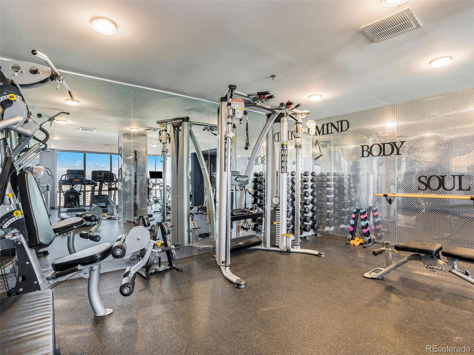 1625 Larimer Street Unit: 1008