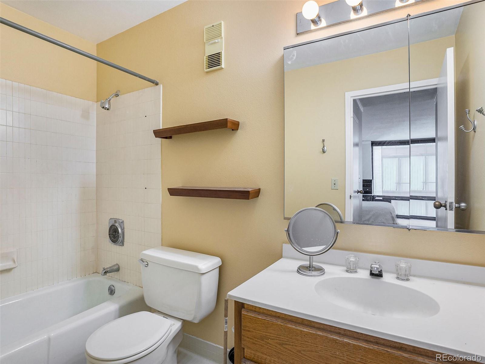 1625 Larimer Street Unit: 1008