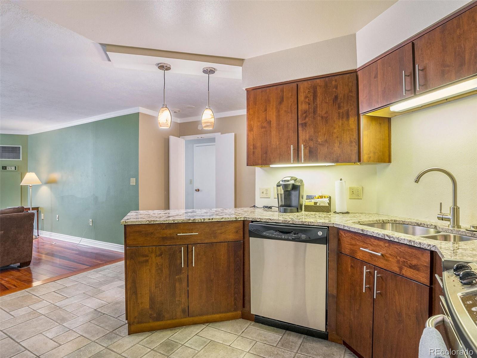 1625 Larimer Street Unit: 1008