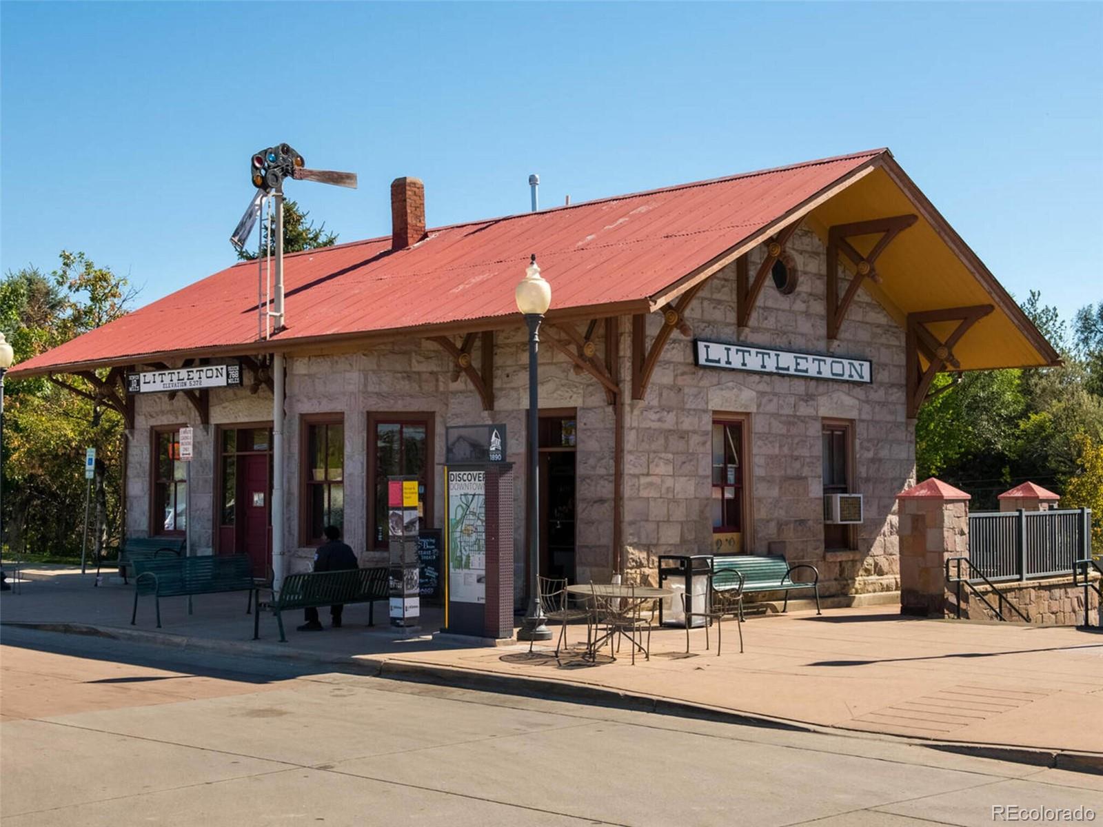 1083 W Powers Avenue
