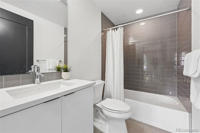 3855 E Cedar Avenue Unit: 206