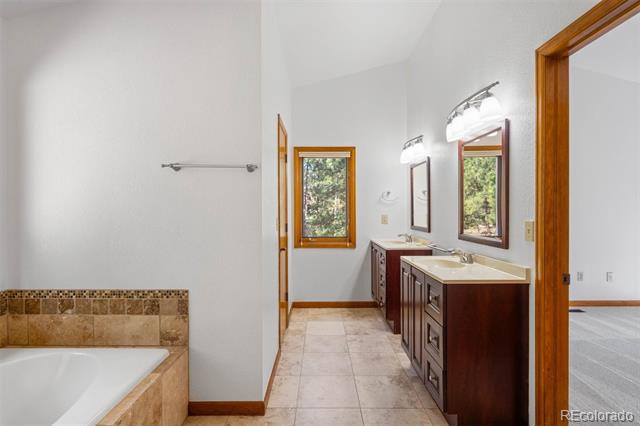 612 Nob Hill Trail