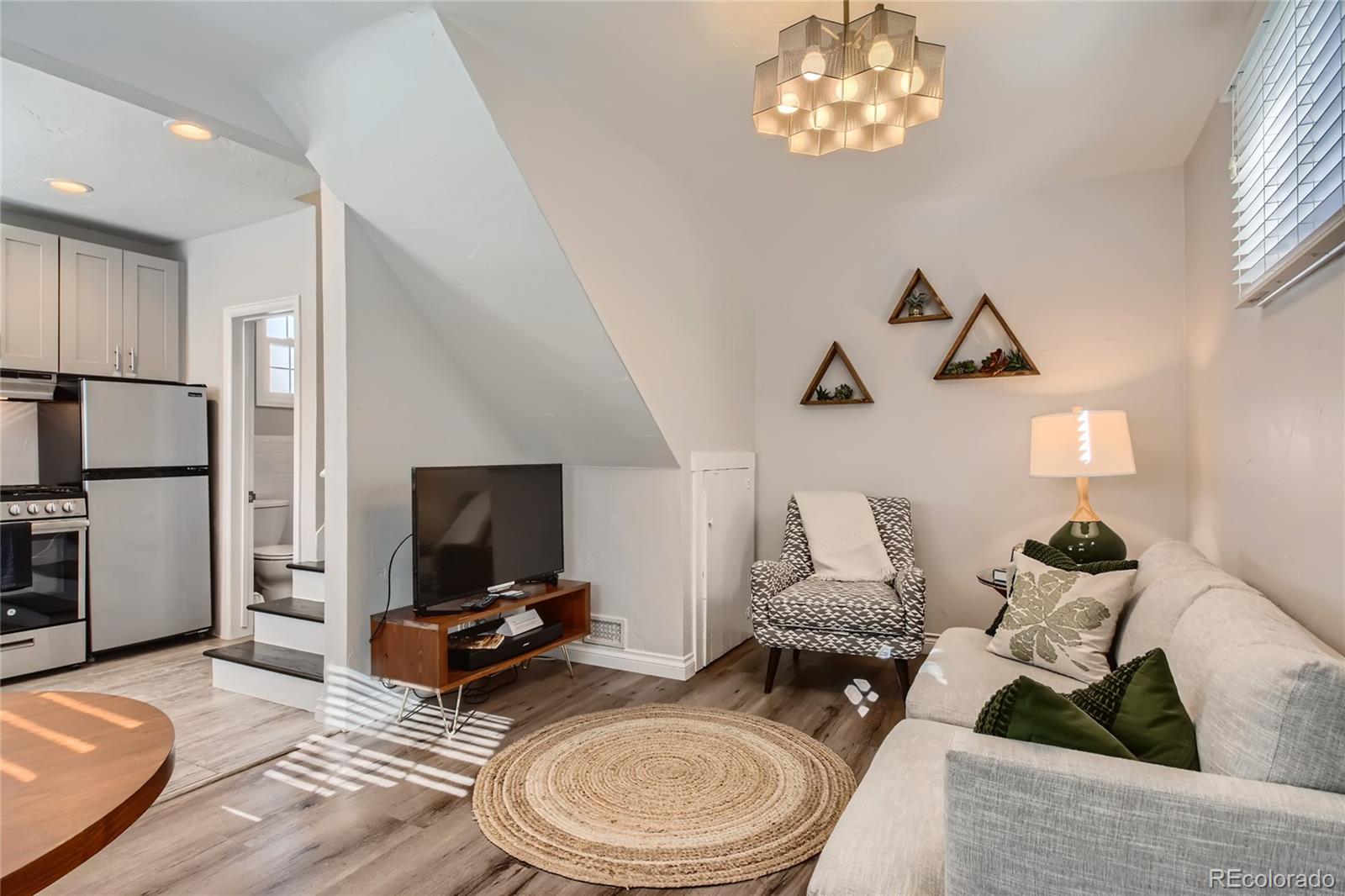 3043 Meade Street Unit: 3045
