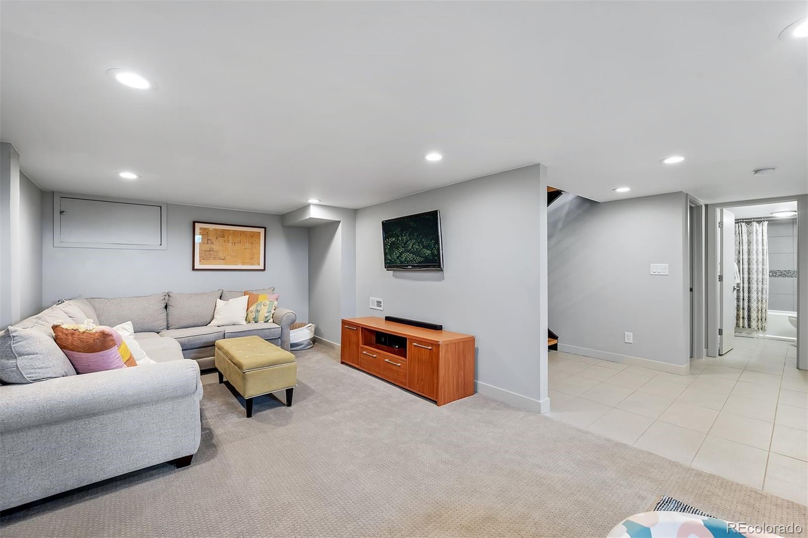 2389 Jasmine Street