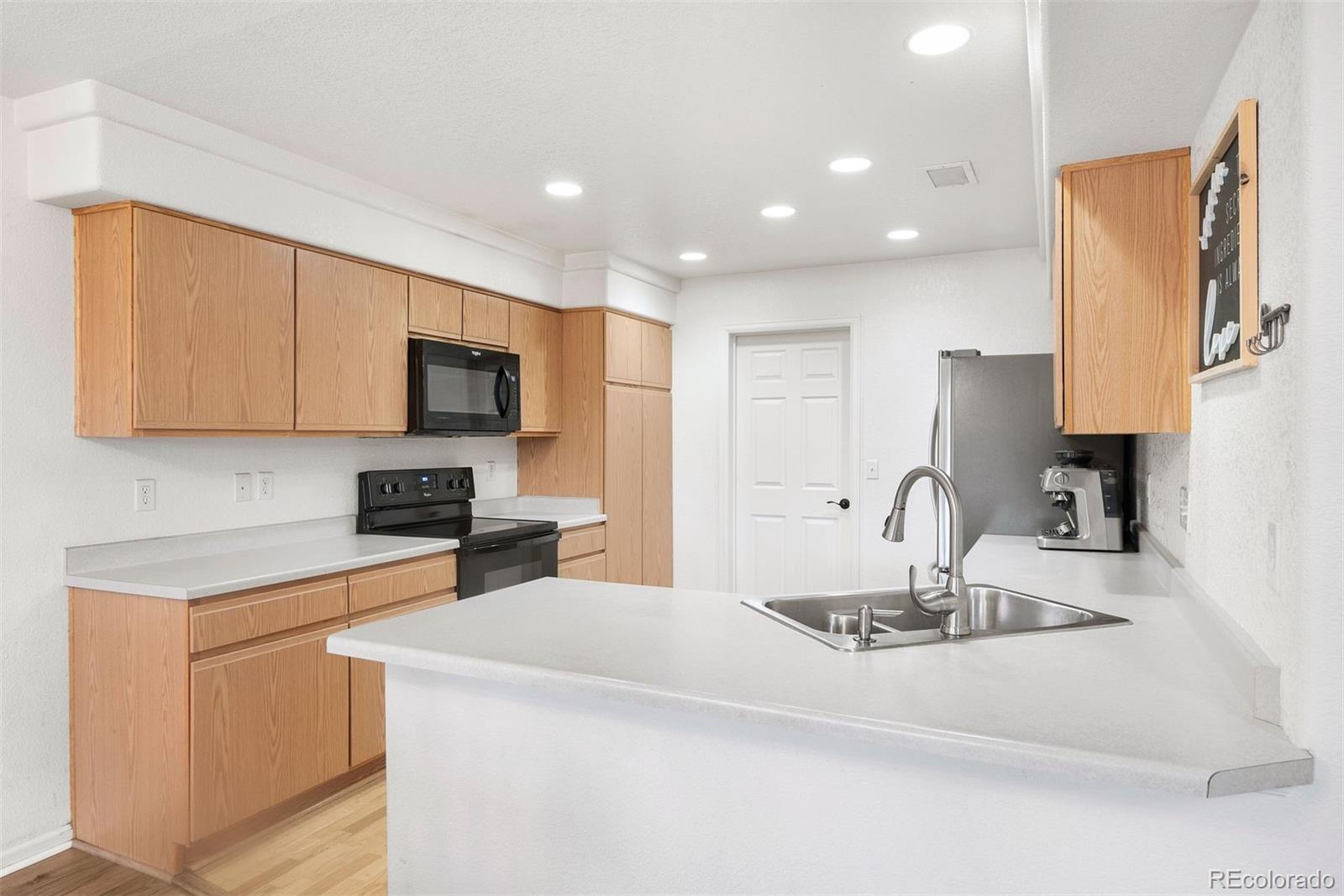 20000 Mitchell Place Unit: 6