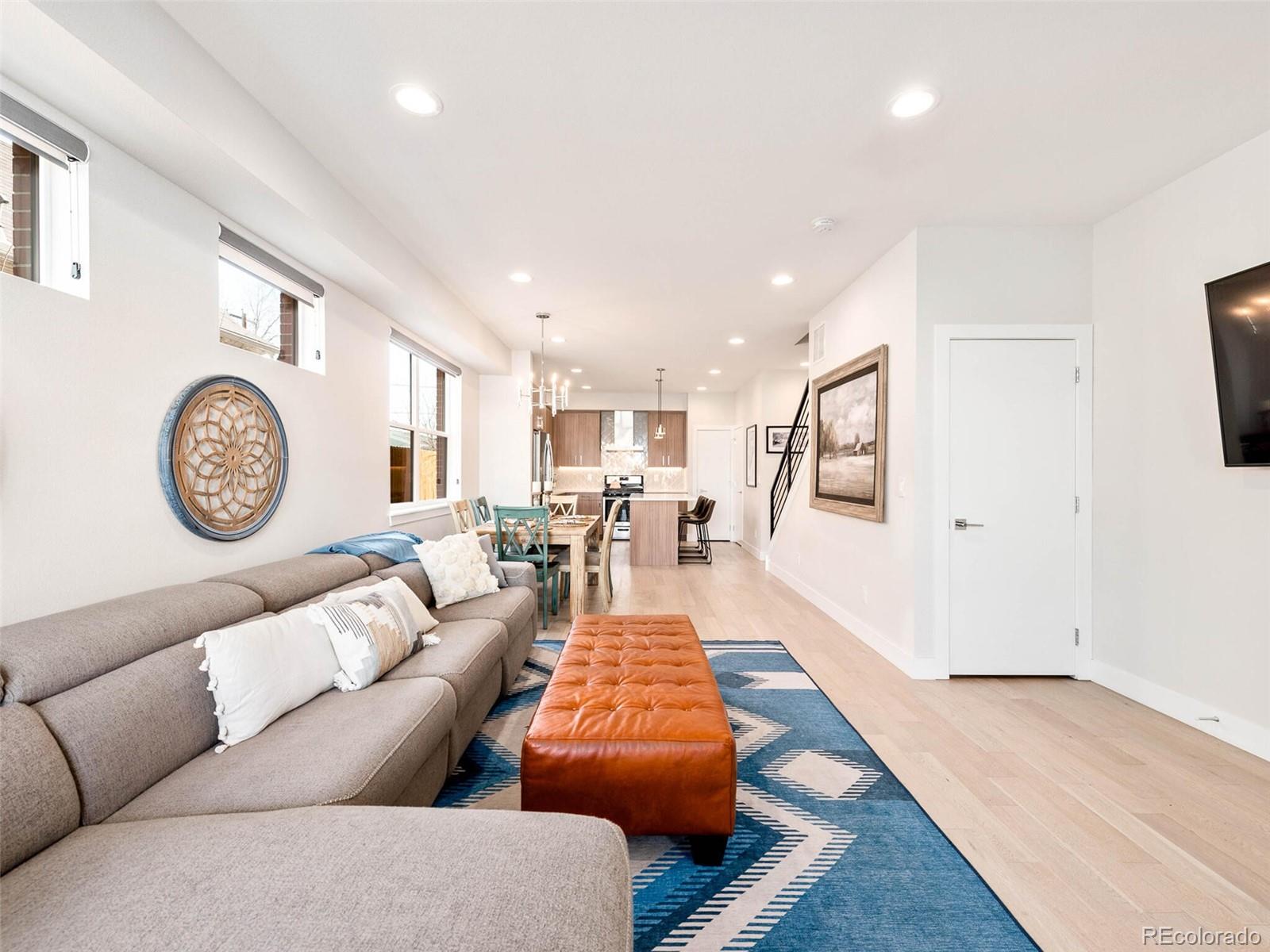 1430 Knox Court