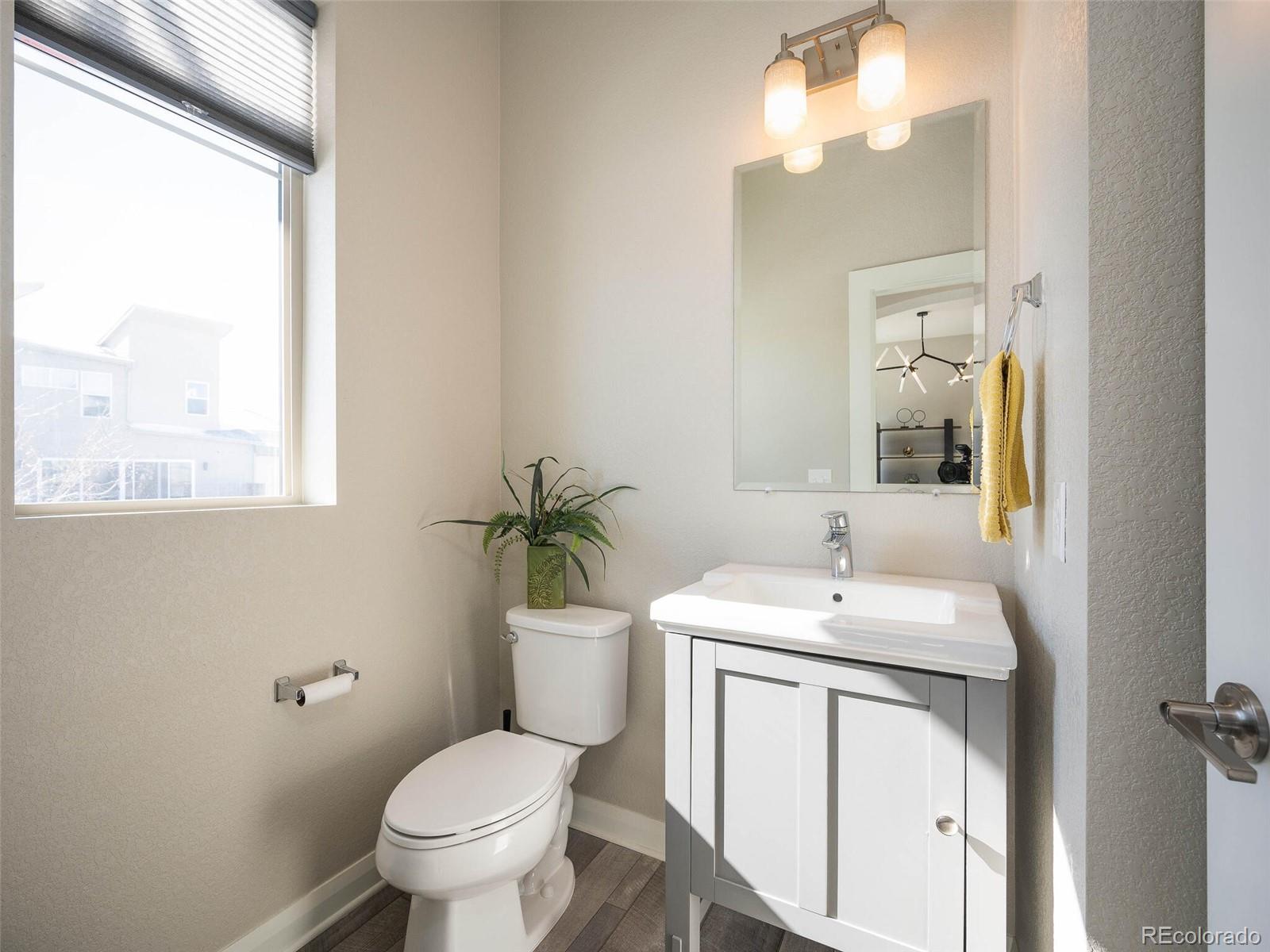 1371 W 67th Place