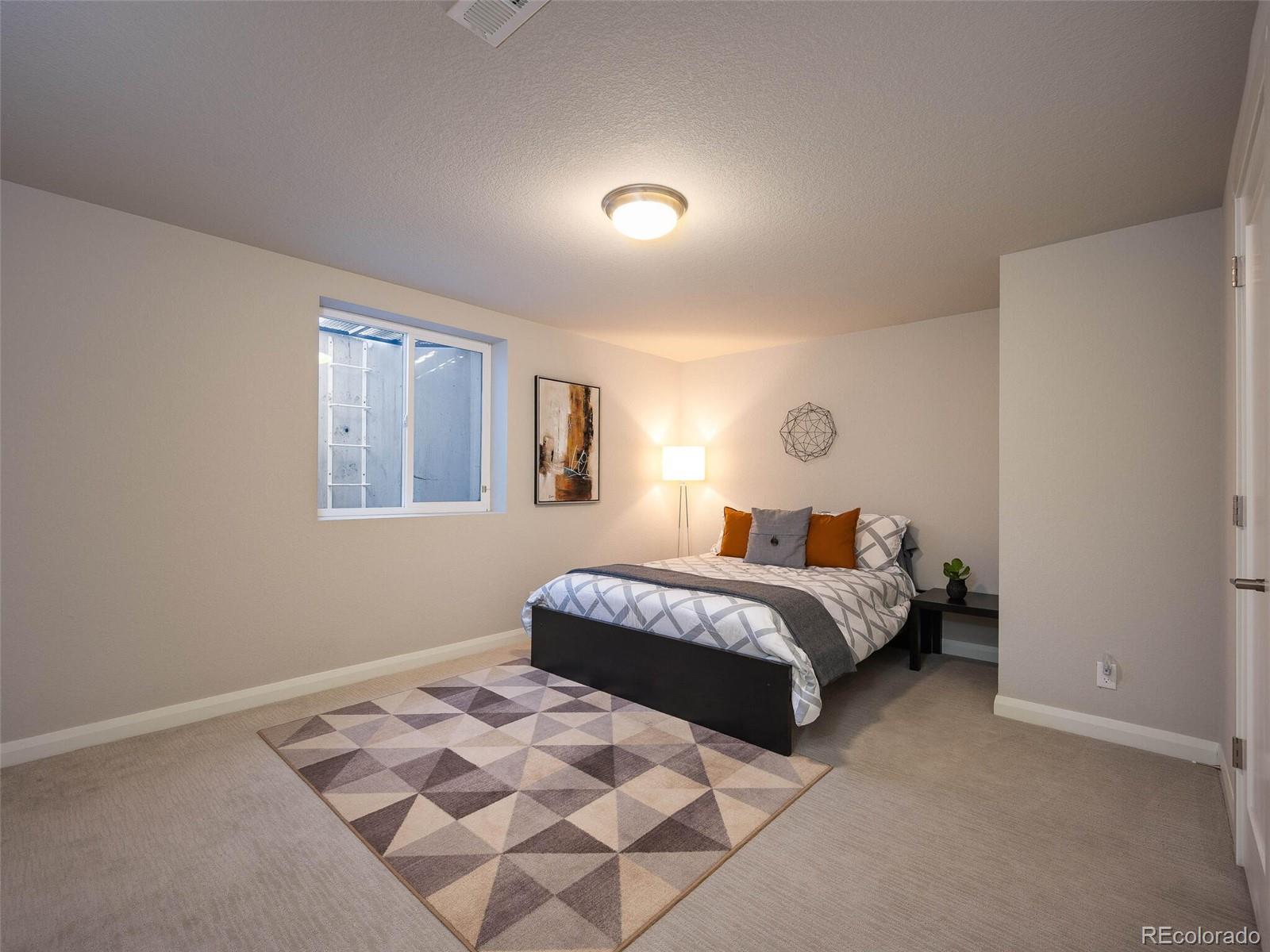 1371 W 67th Place