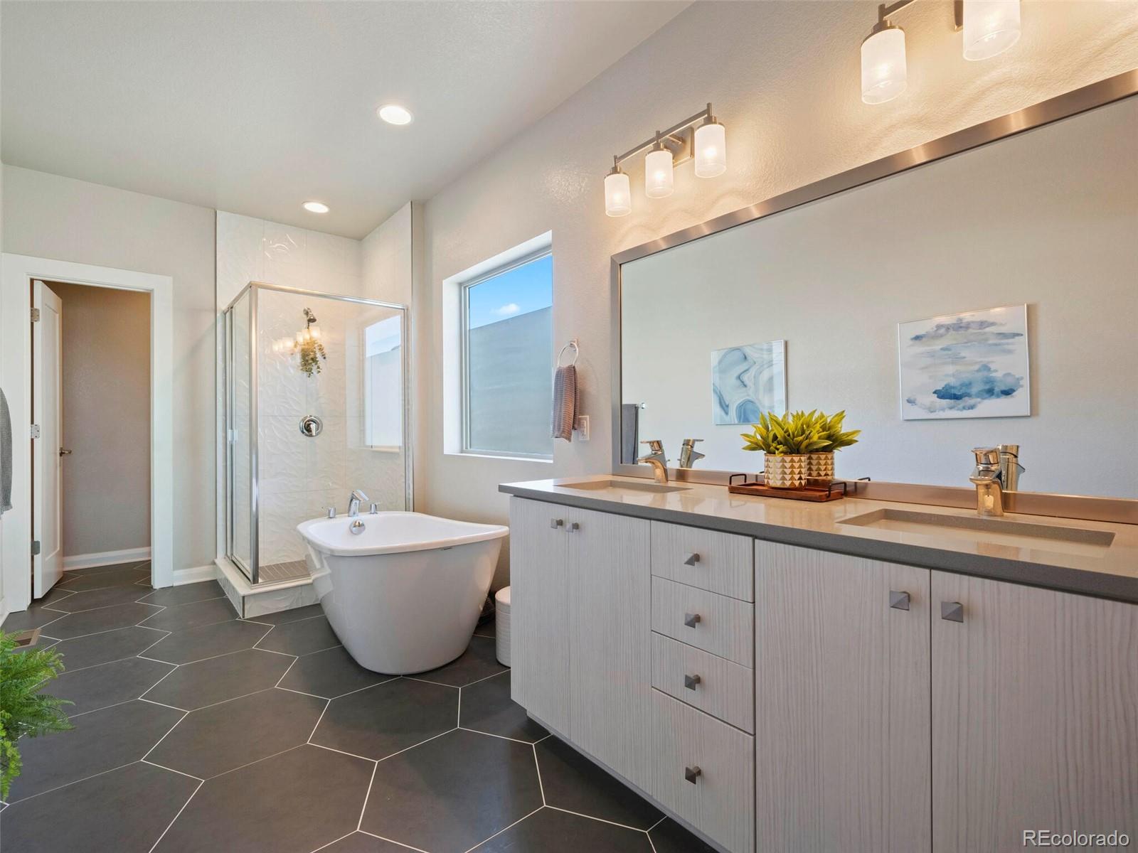 1371 W 67th Place