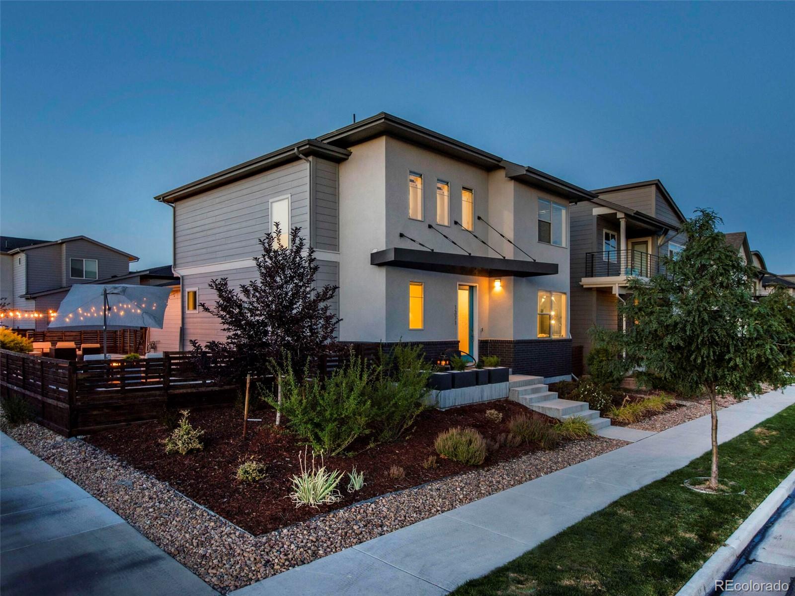 1371 W 67th Place