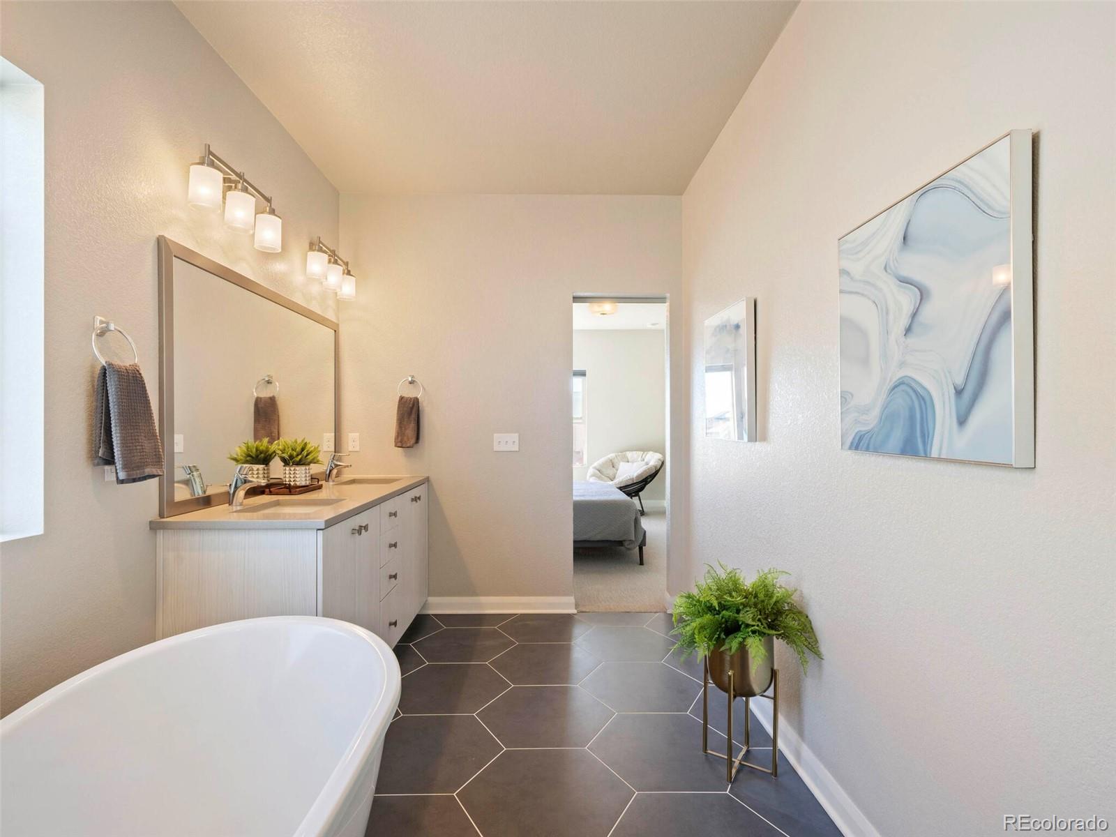 1371 W 67th Place