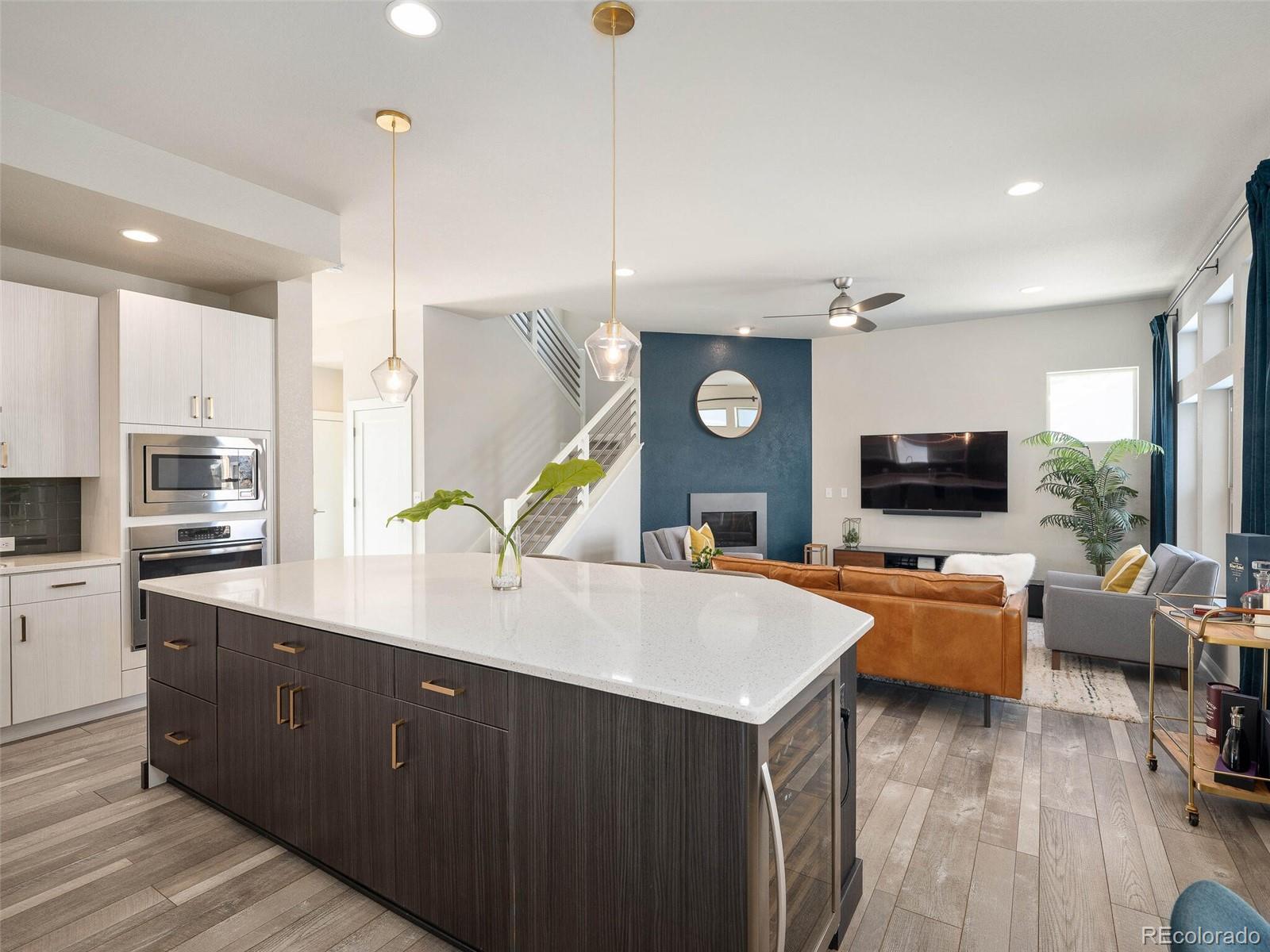 1371 W 67th Place