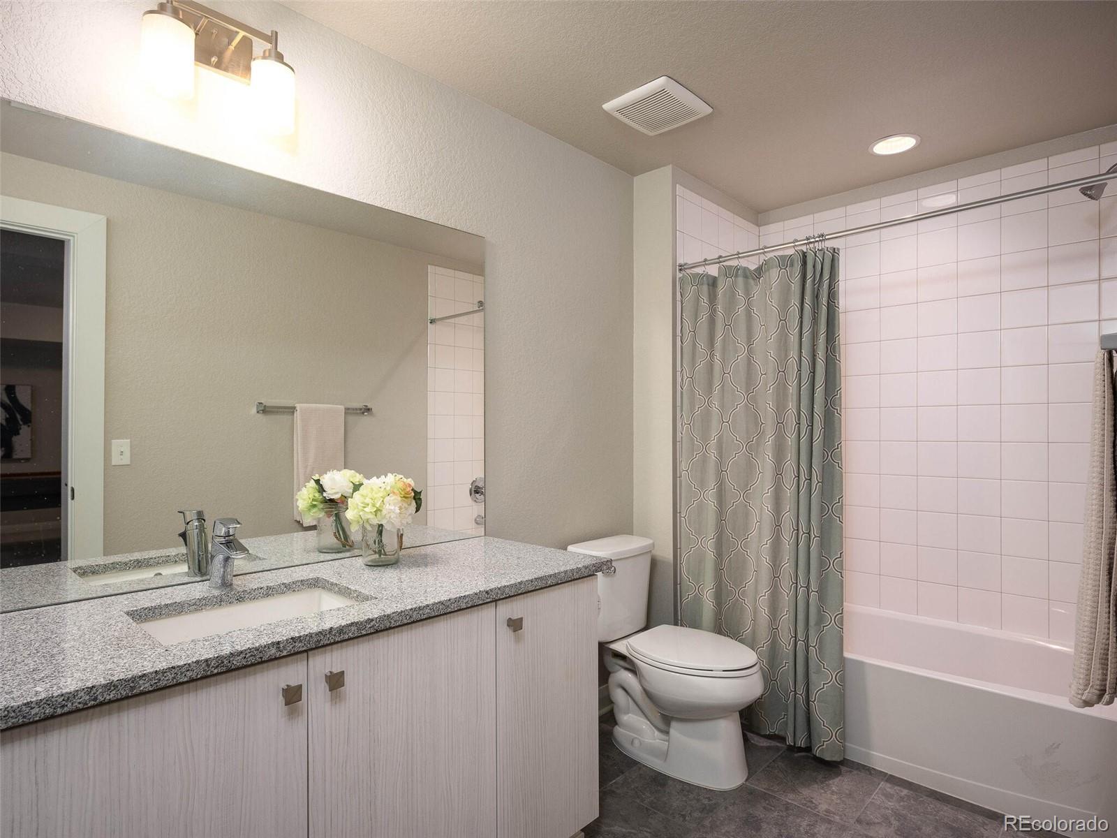 1371 W 67th Place
