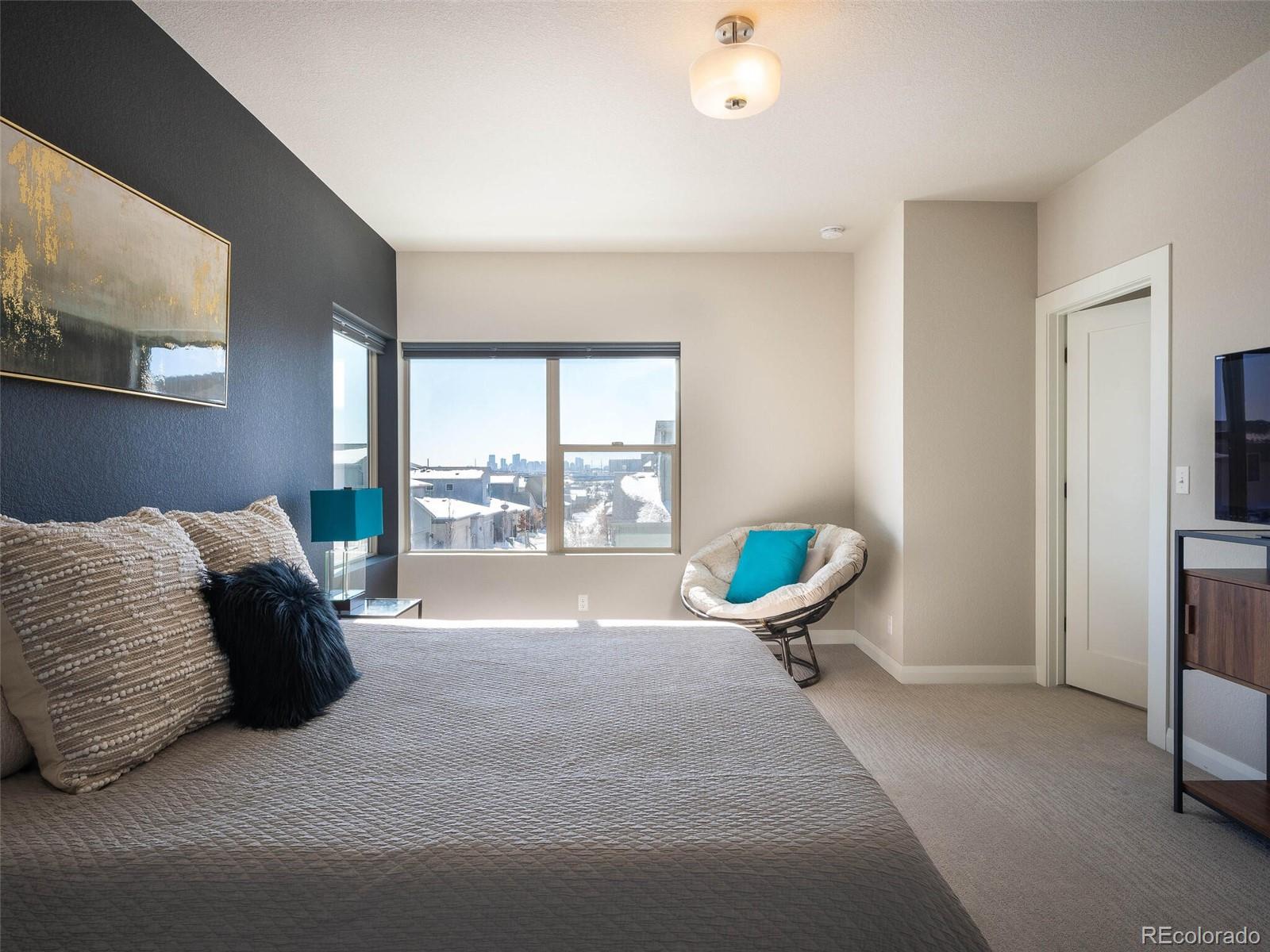 1371 W 67th Place