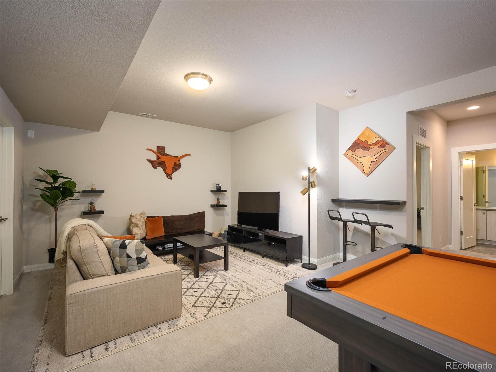 1371 W 67th Place