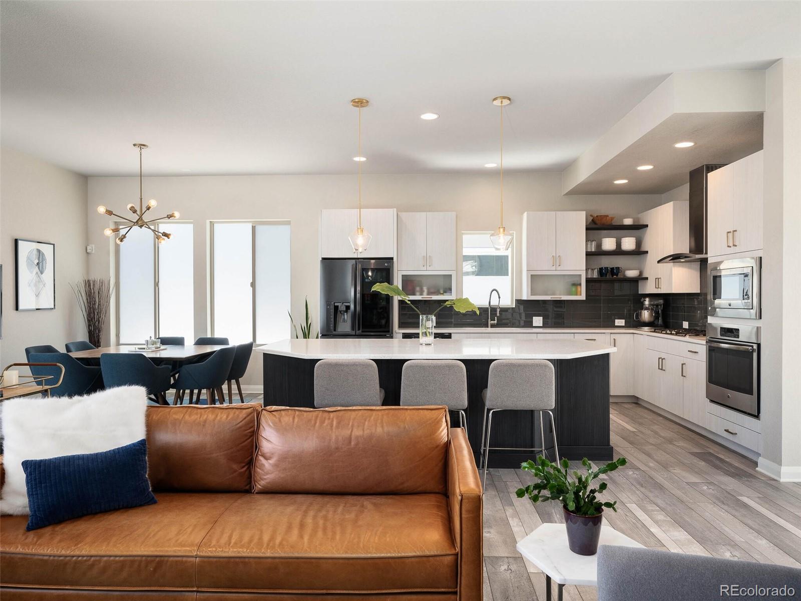 1371 W 67th Place