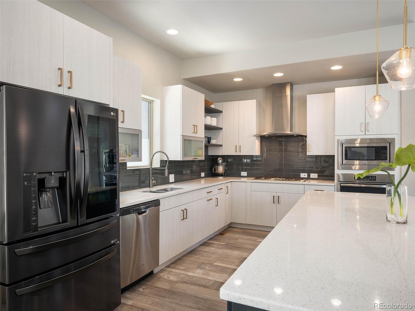 1371 W 67th Place