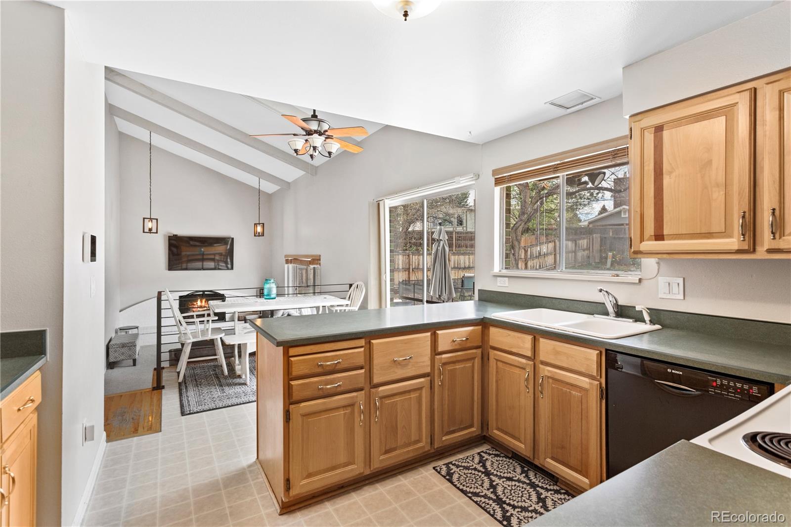 1975 S Poplar Street