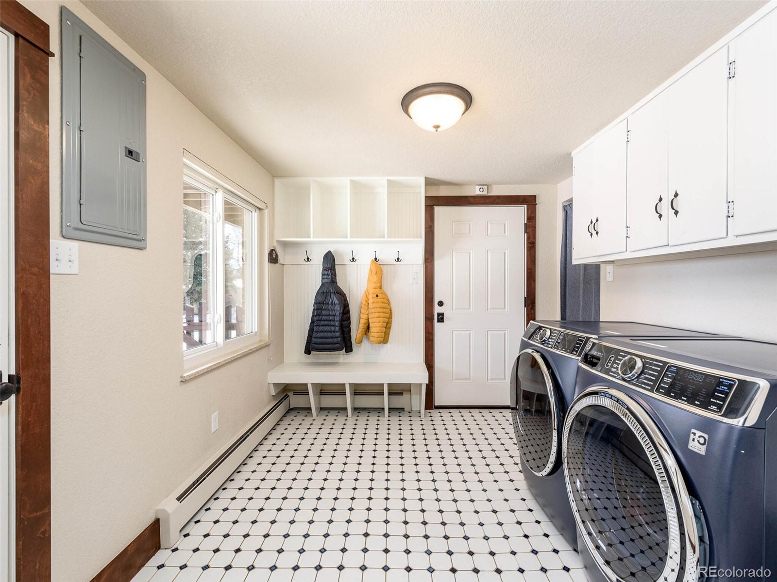 1954 Goldenvue Drive