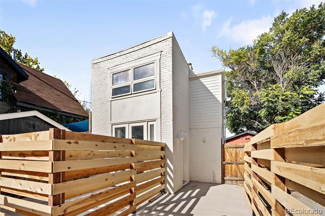 2921 Curtis Street
