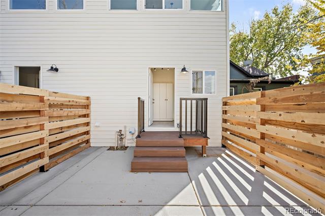 2921 Curtis Street