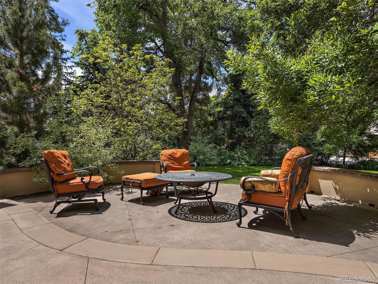 2250 Green Oaks Lane