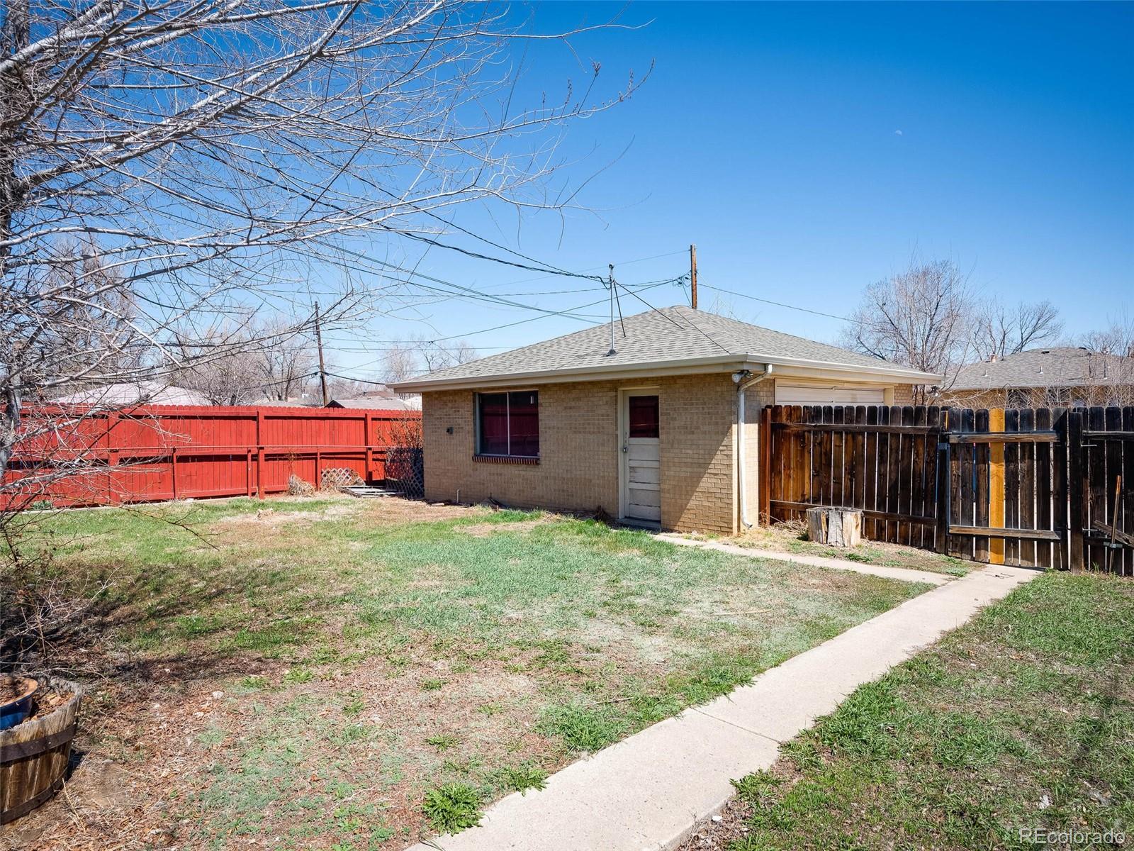 2000 Lamar Street