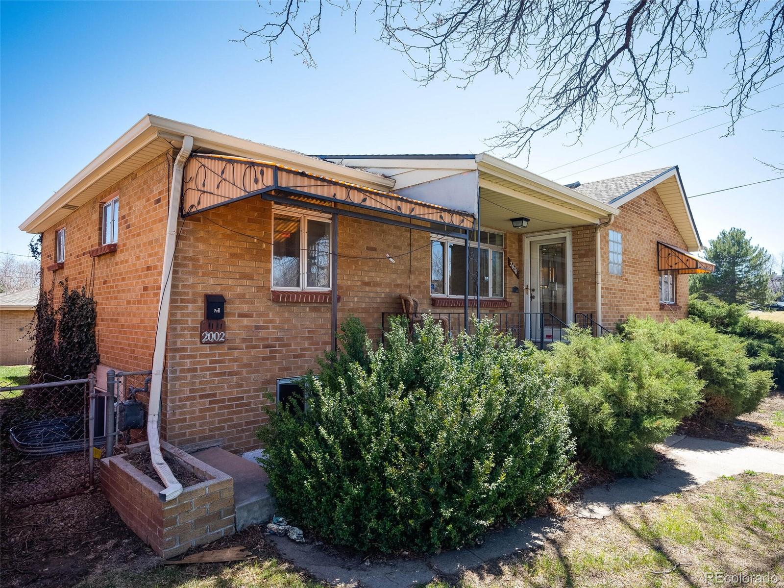 2000 Lamar Street