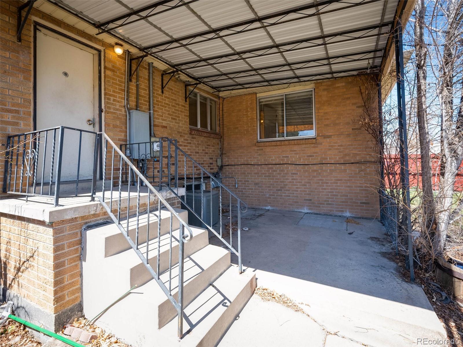 2000 Lamar Street