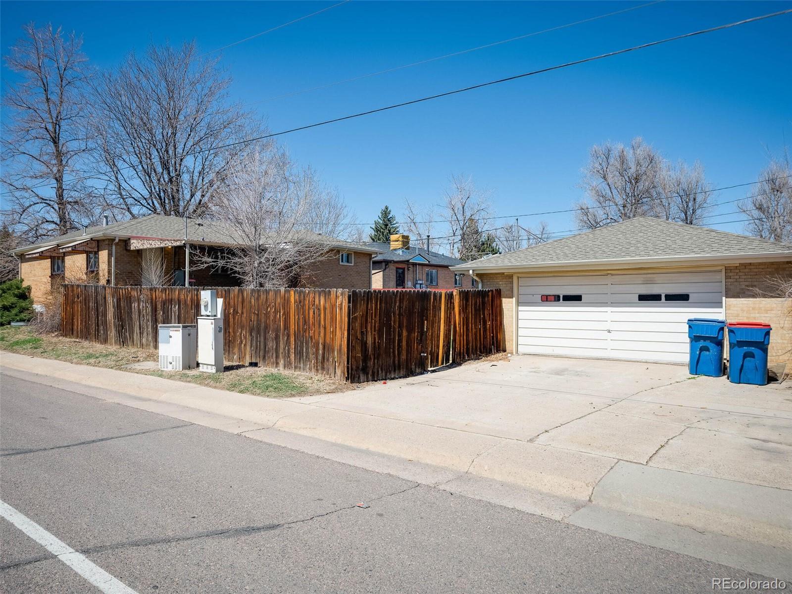 2000 Lamar Street