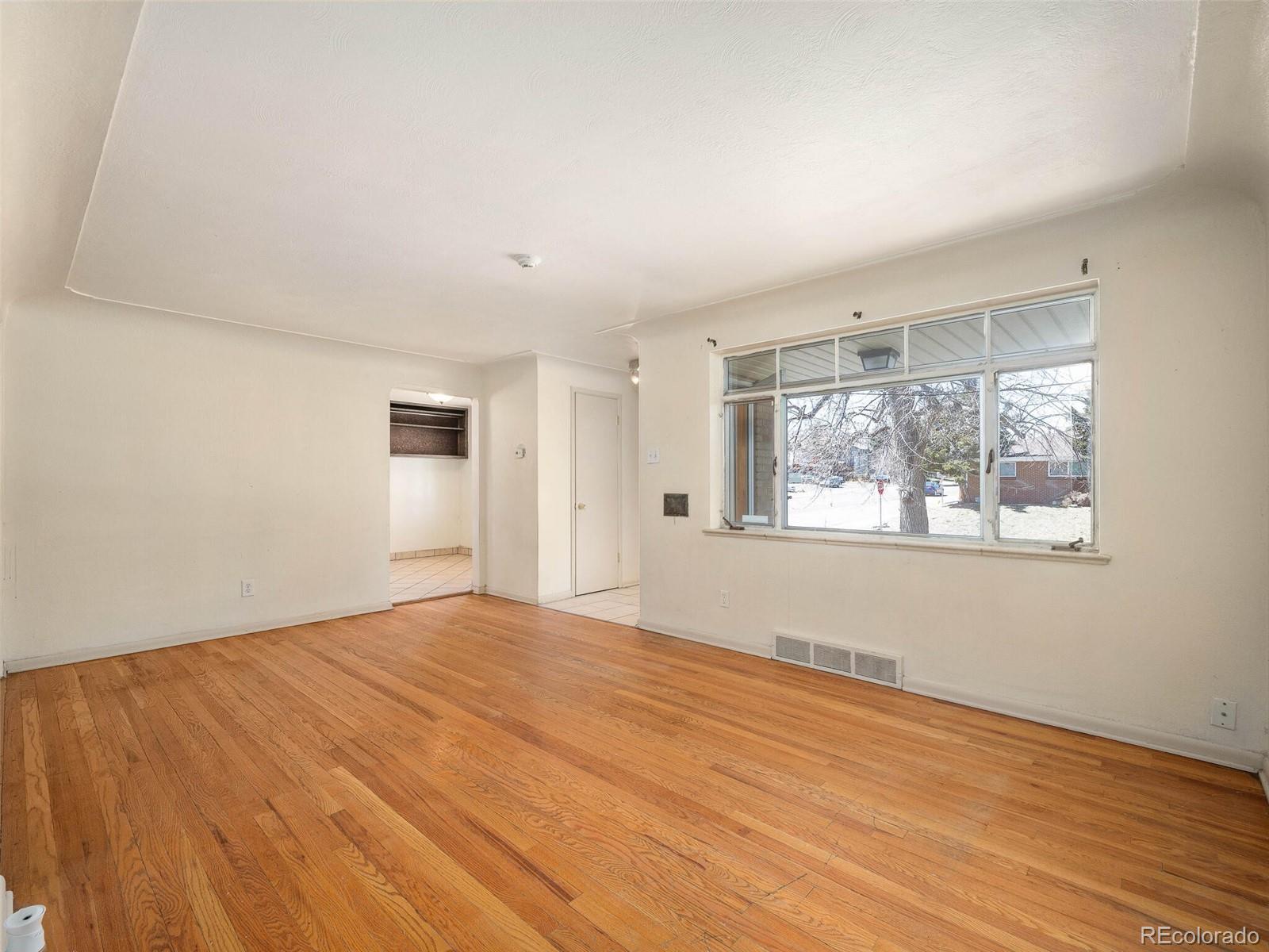 2000 Lamar Street