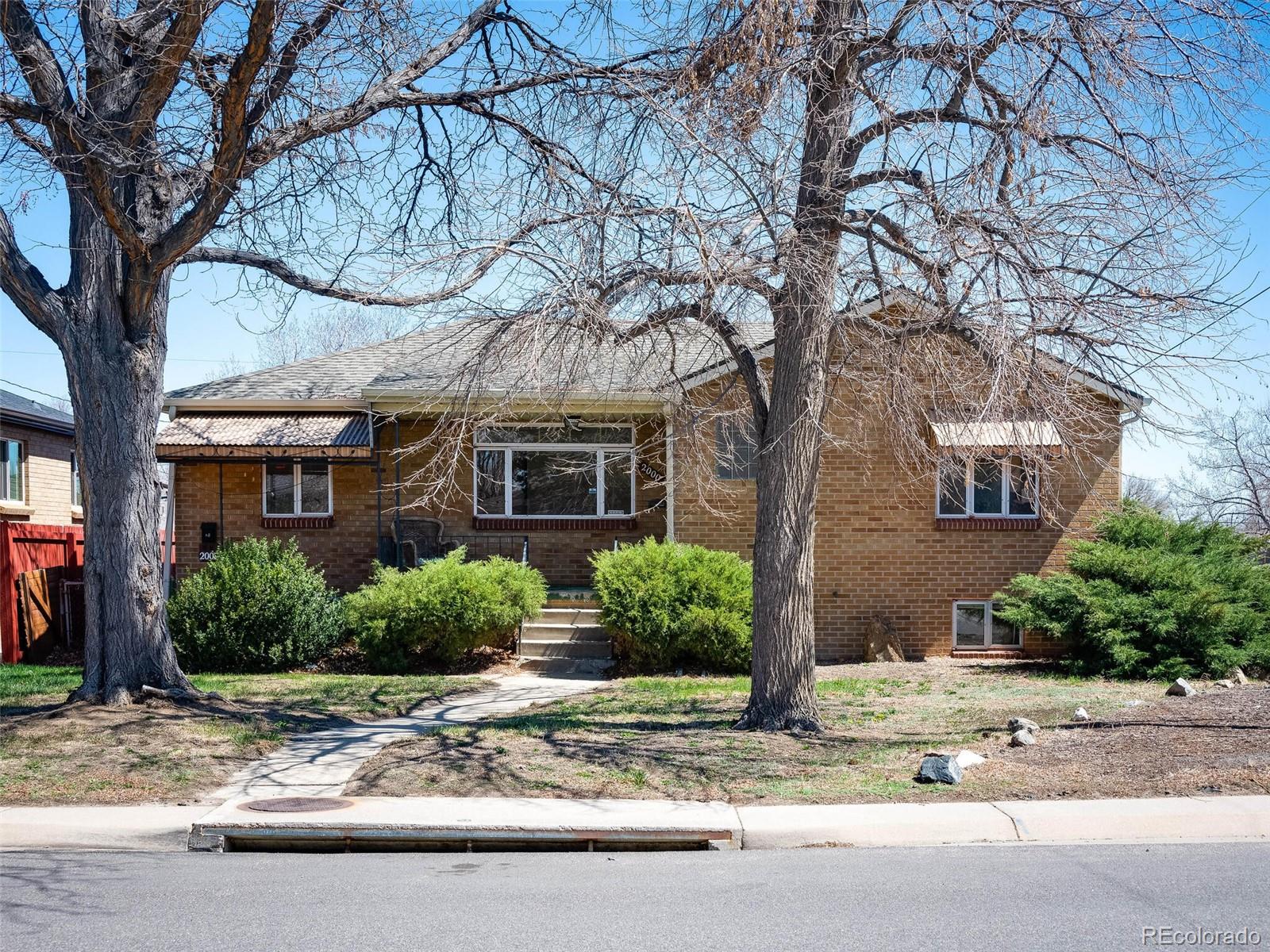 2000 Lamar Street