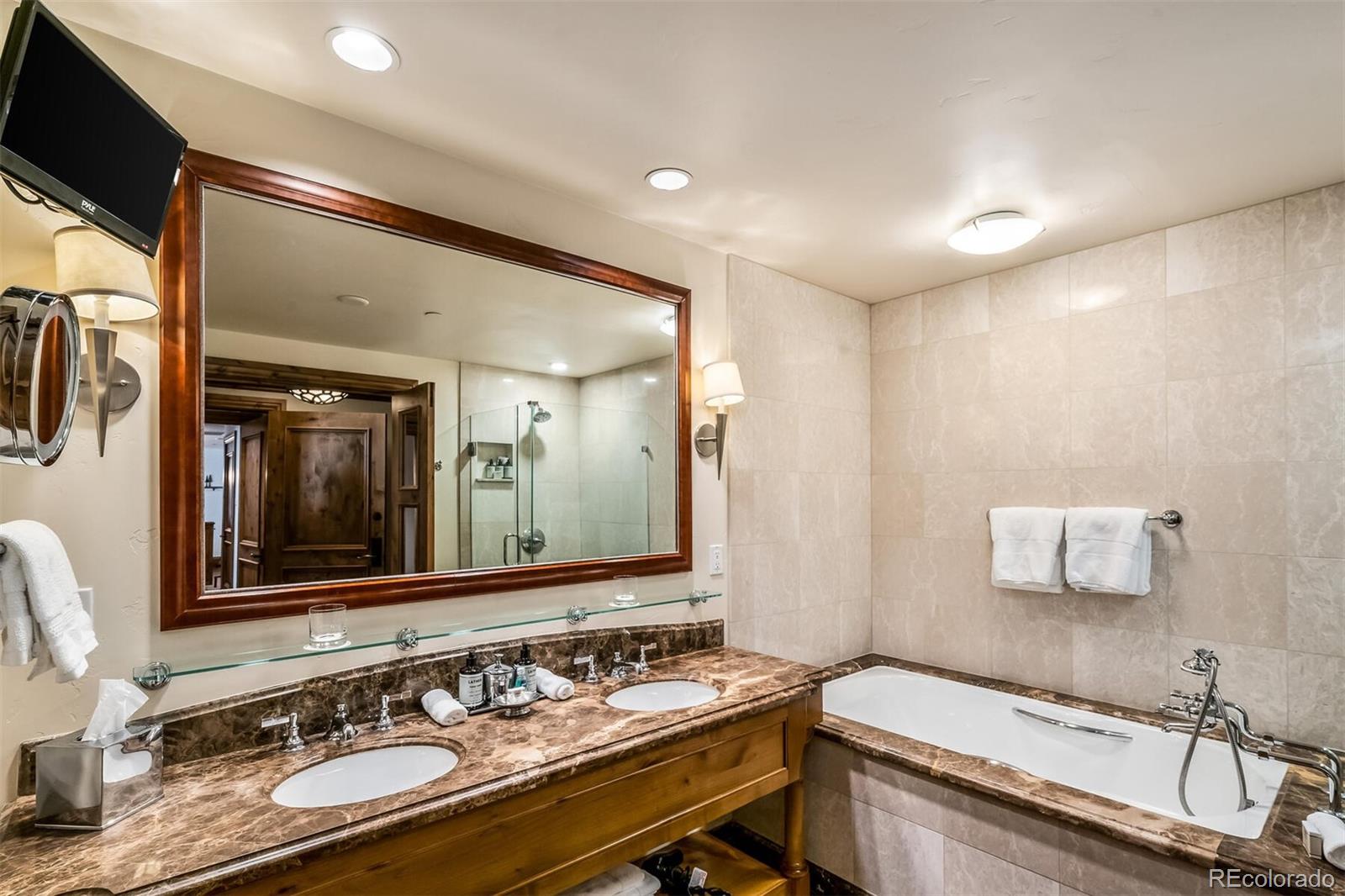 675 Lionshead Place Unit: 422
