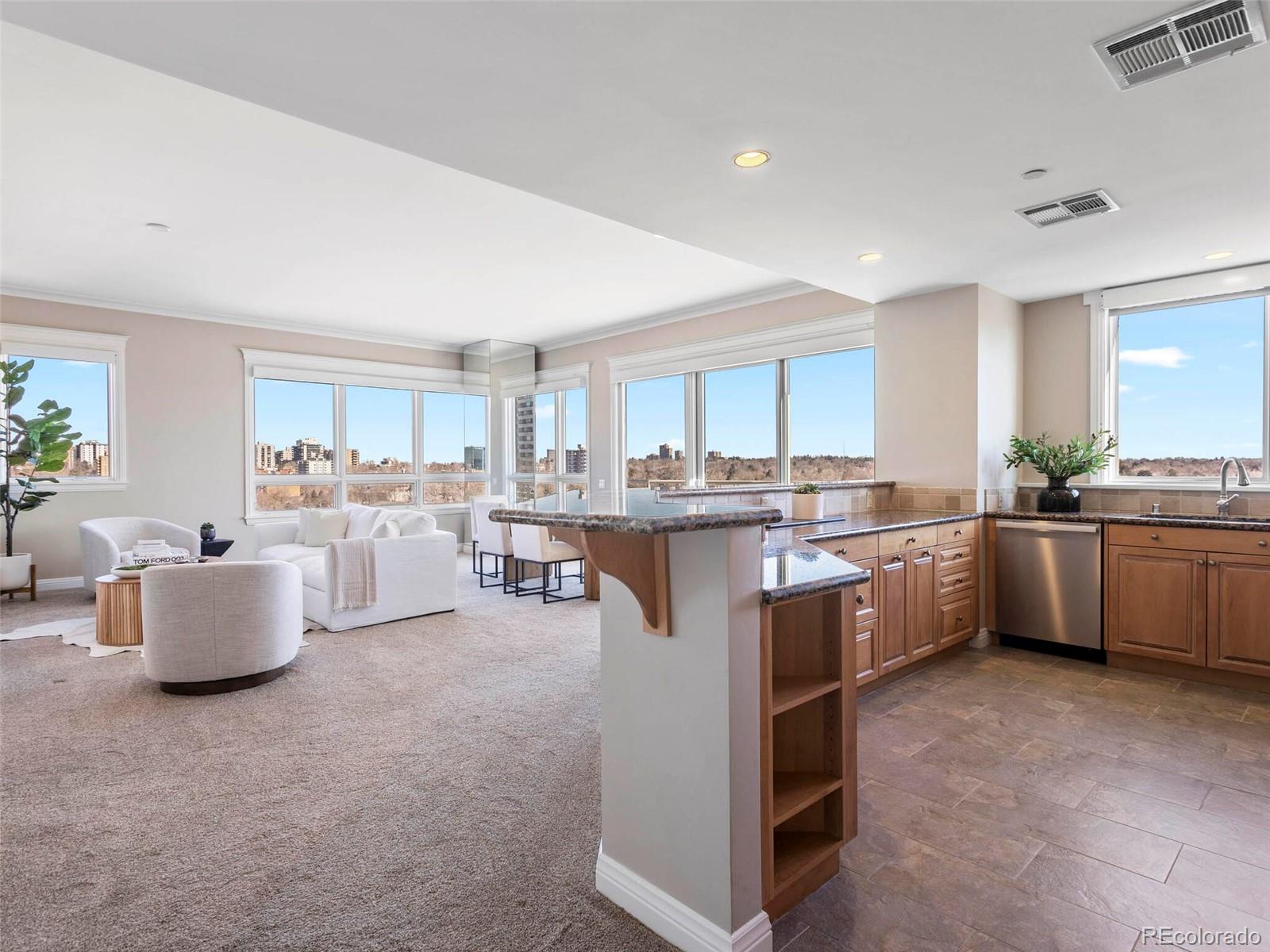 400 E 3rd Avenue Unit: 701