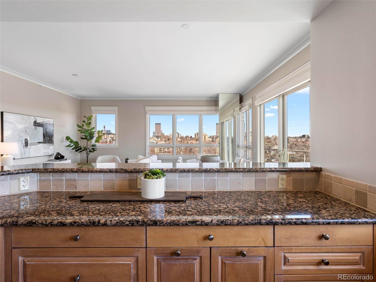400 E 3rd Avenue Unit: 701