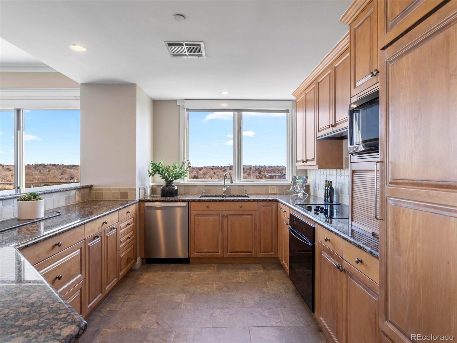 400 E 3rd Avenue Unit: 701