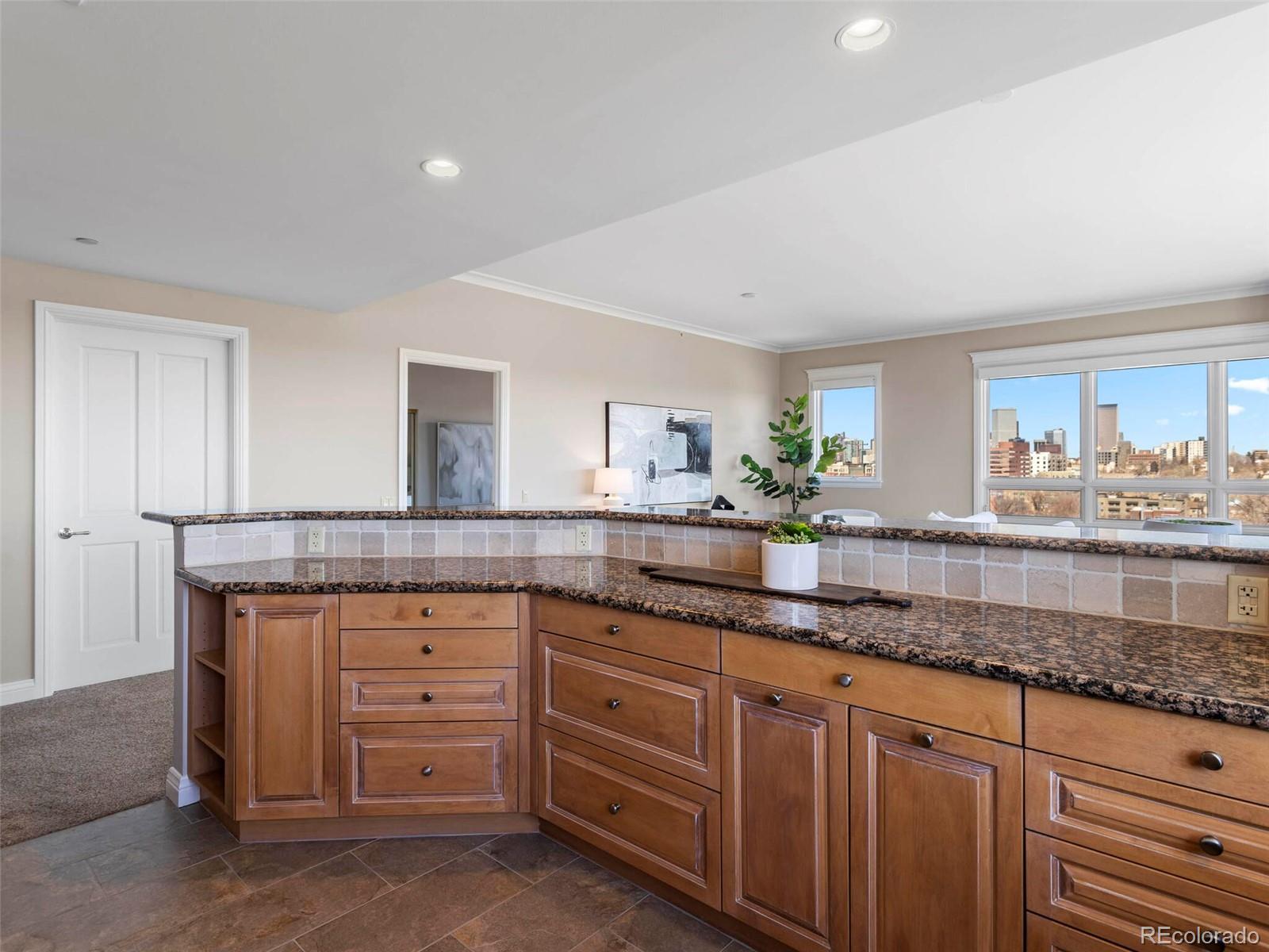 400 E 3rd Avenue Unit: 701