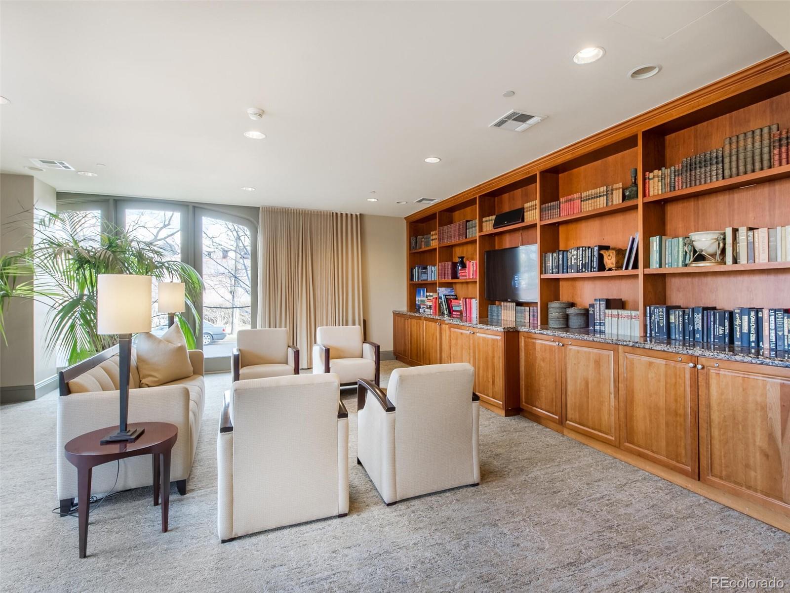 400 E 3rd Avenue Unit: 701