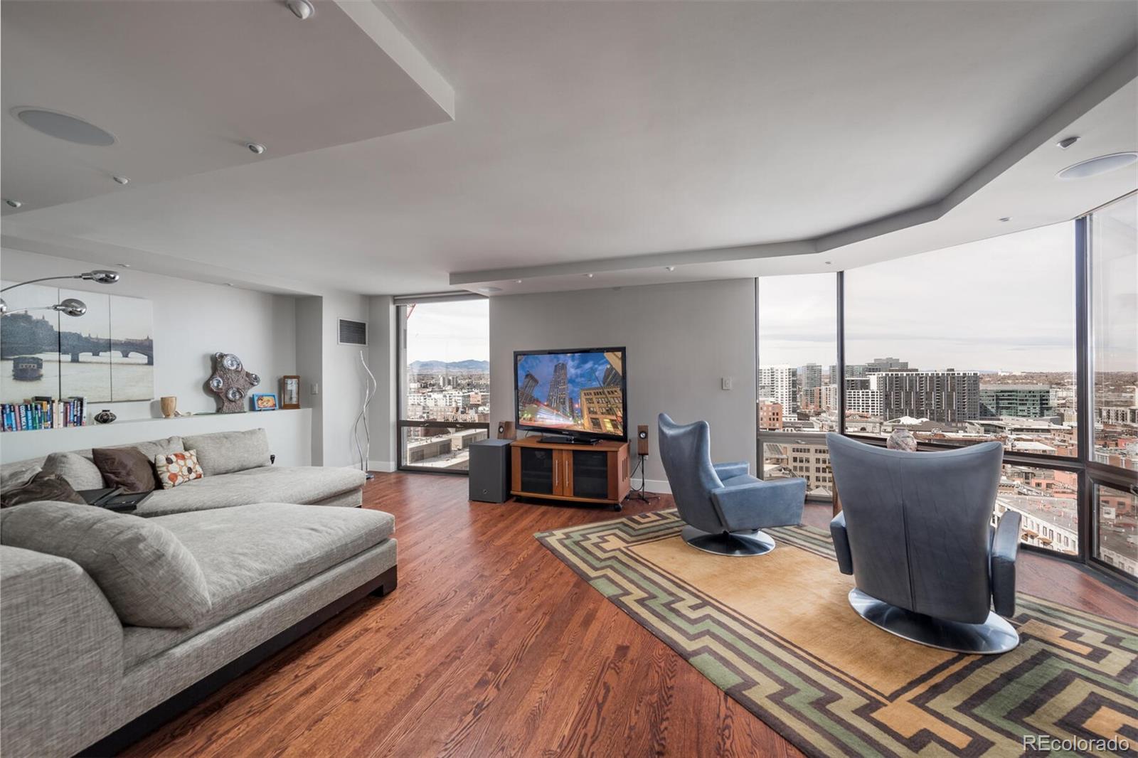 1625 Larimer Street Unit: 2007