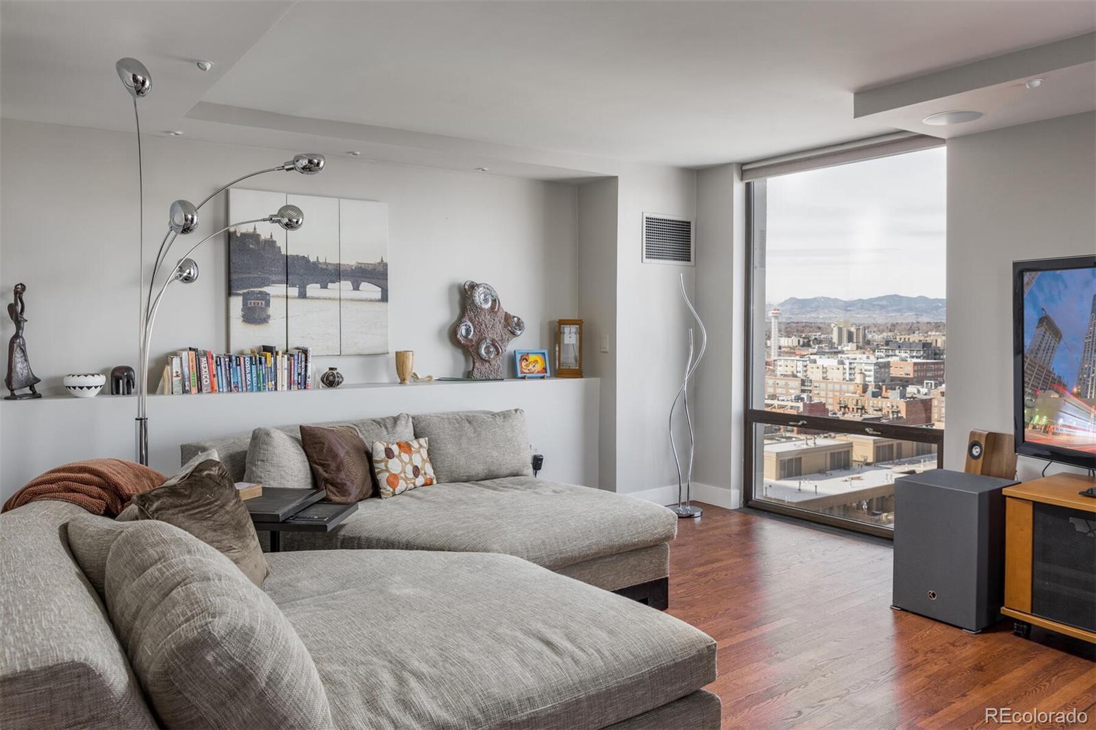 1625 Larimer Street Unit: 2007