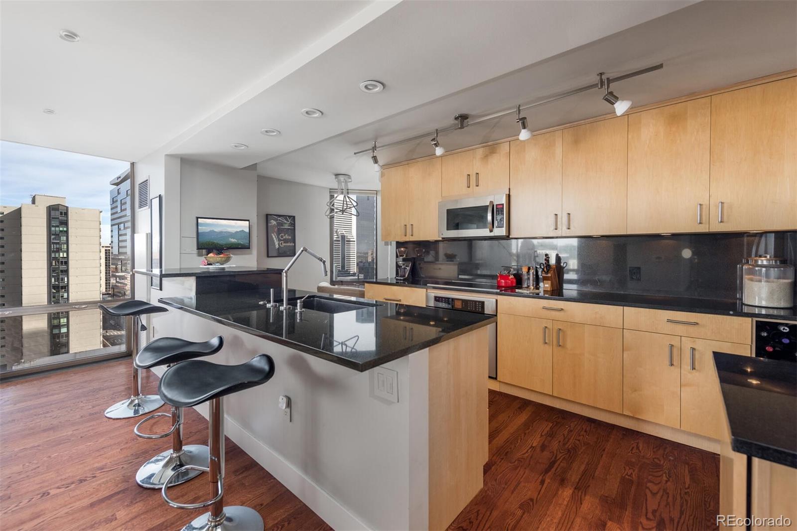 1625 Larimer Street Unit: 2007