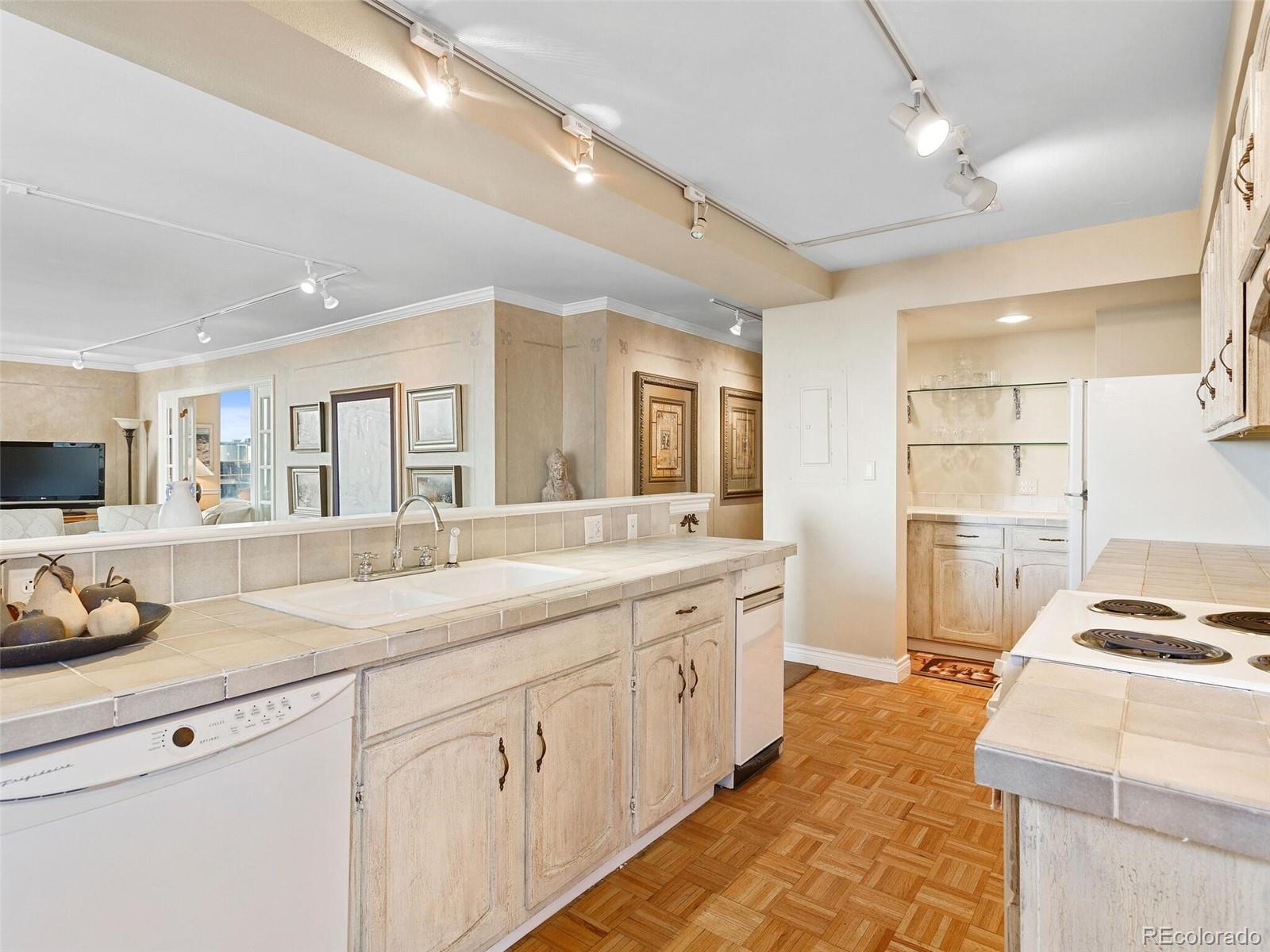 1625 Larimer Street Unit: 1601