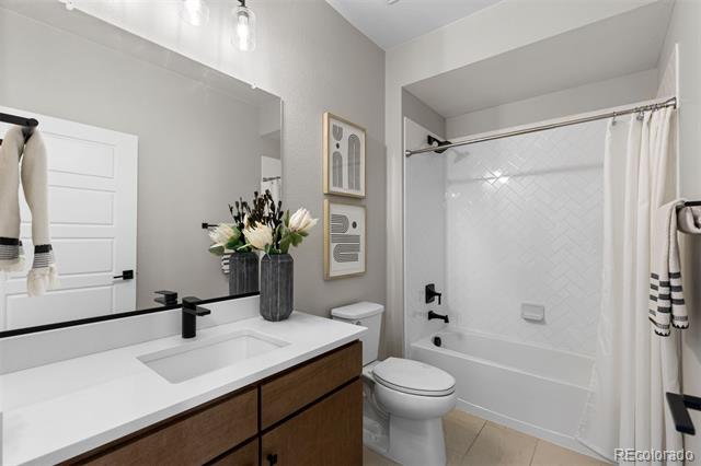 2074 S Holly Street Unit: 2