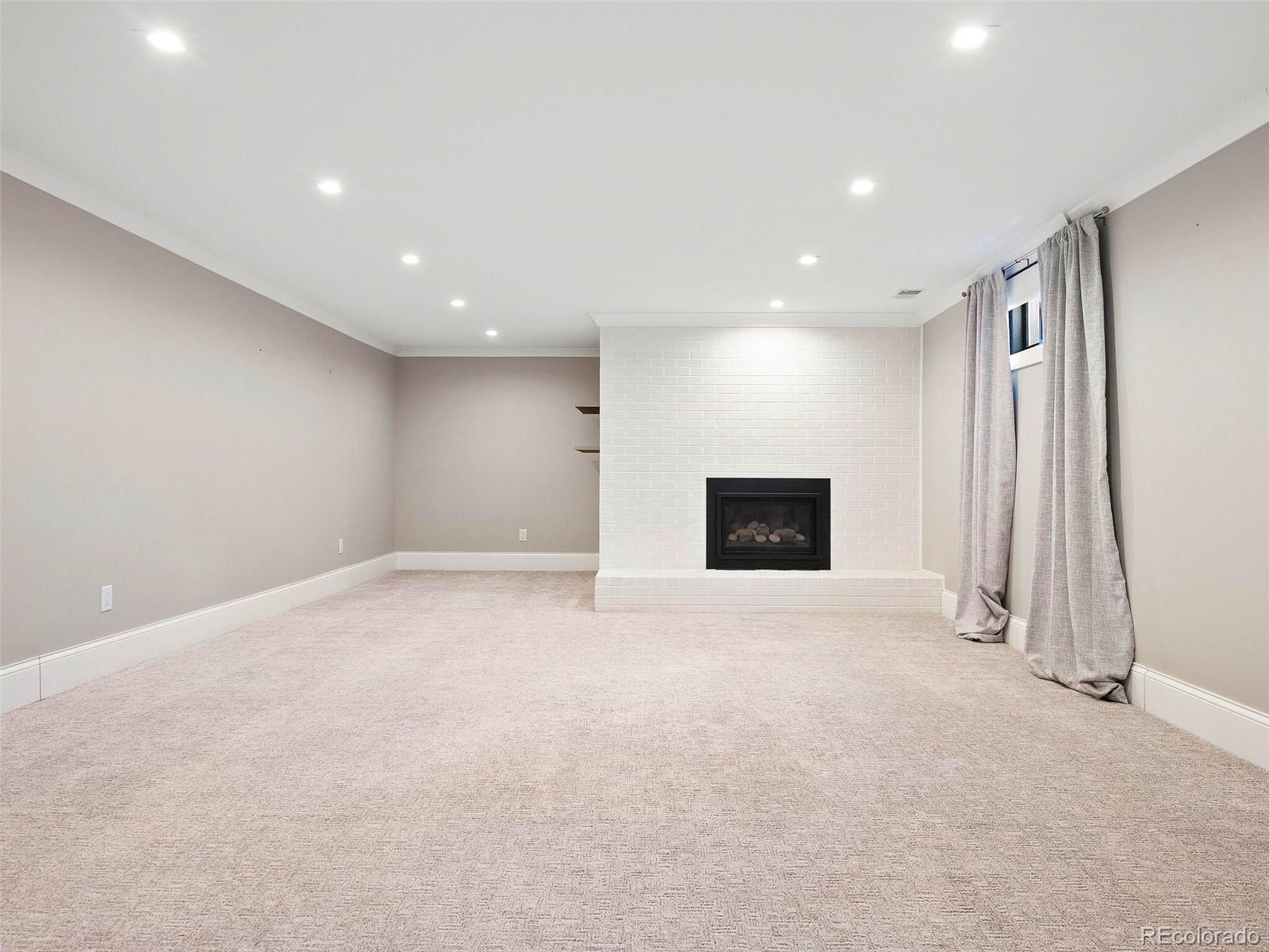 2995 S Magnolia Way