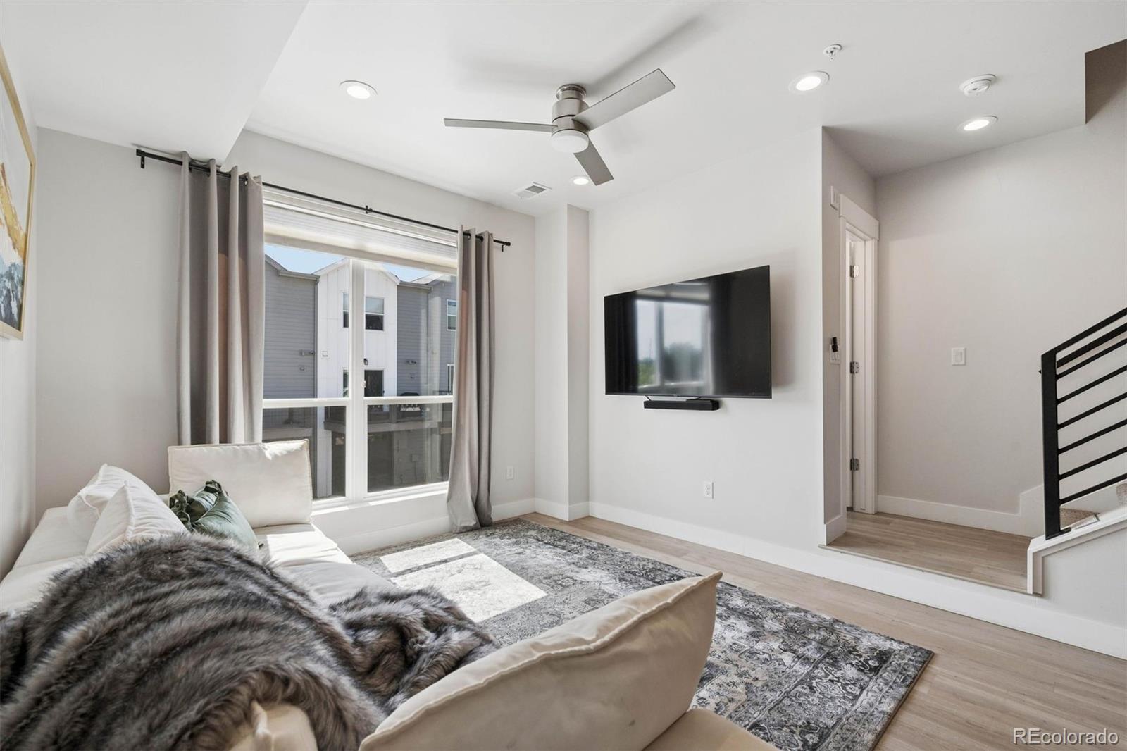 3437 W 63rd Place