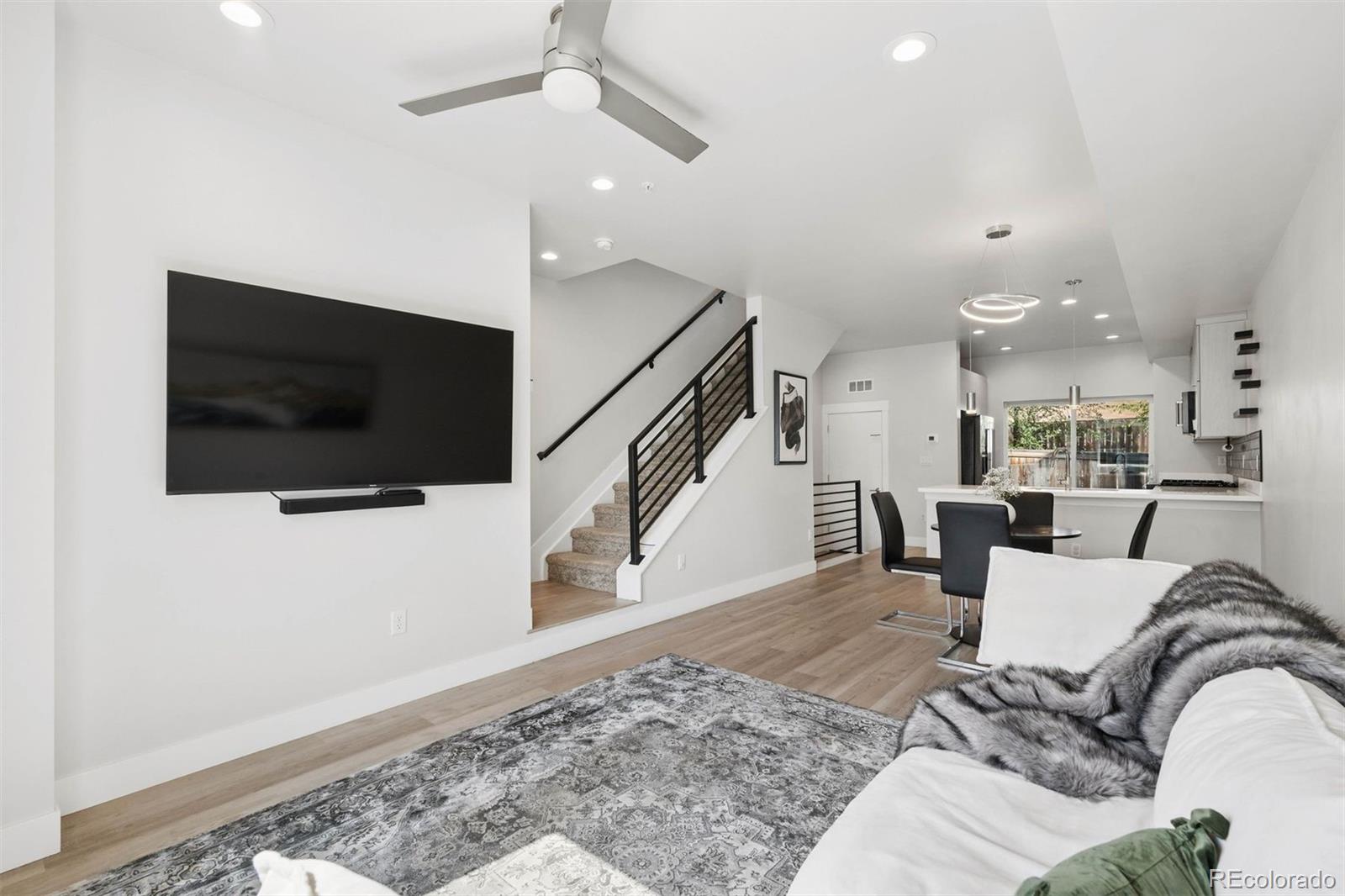 3437 W 63rd Place