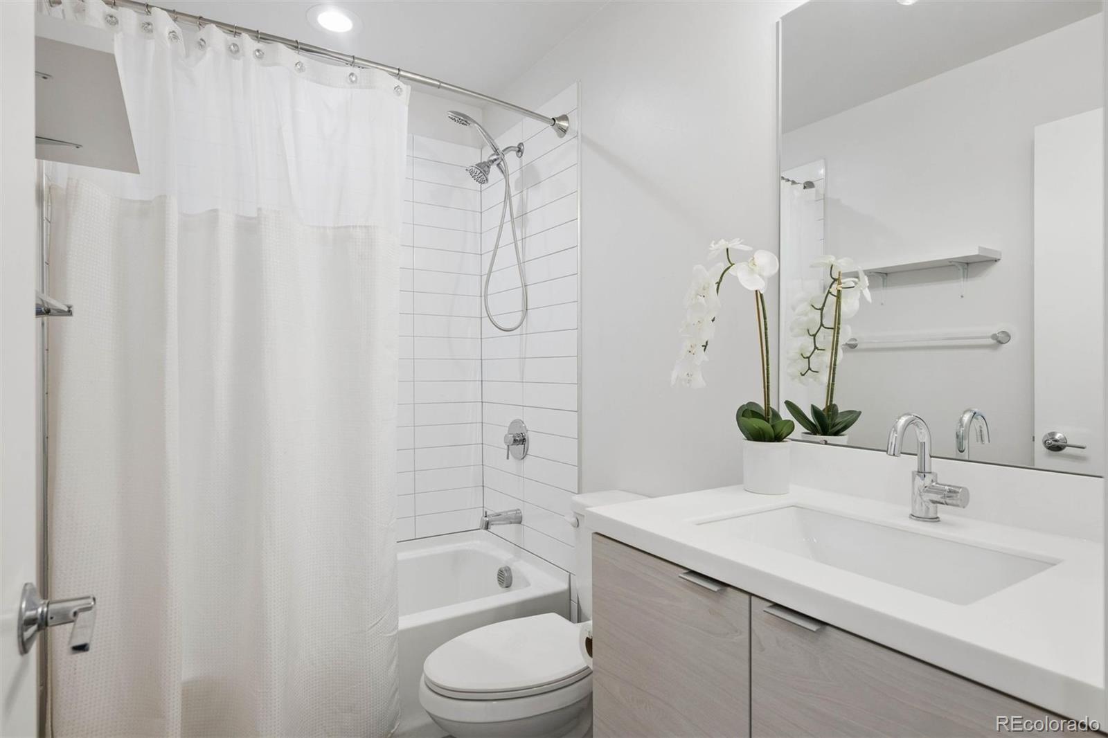 3437 W 63rd Place