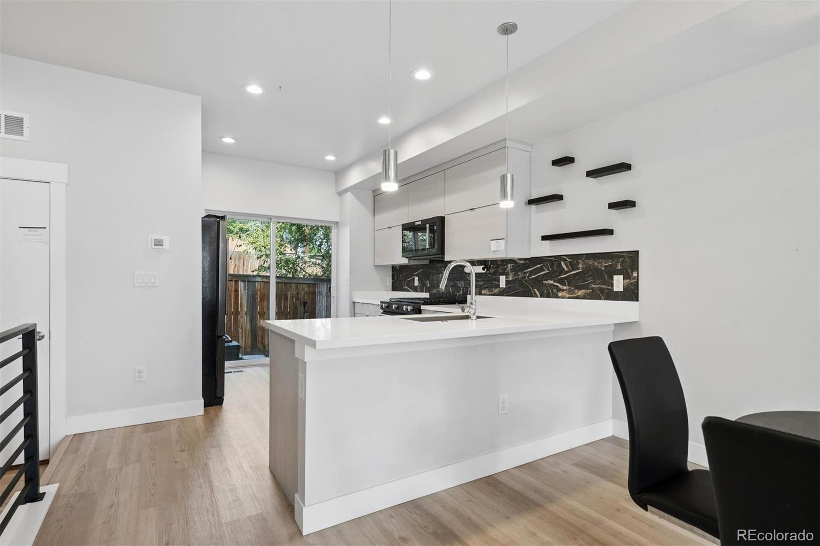 3437 W 63rd Place
