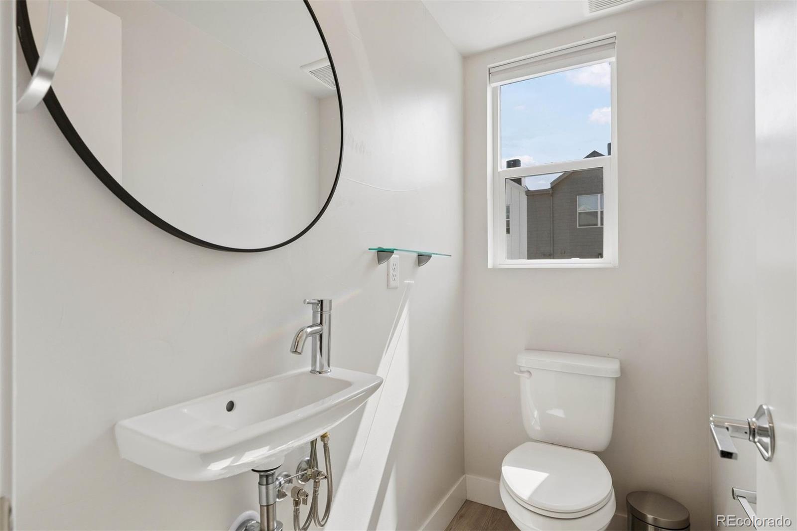 3437 W 63rd Place